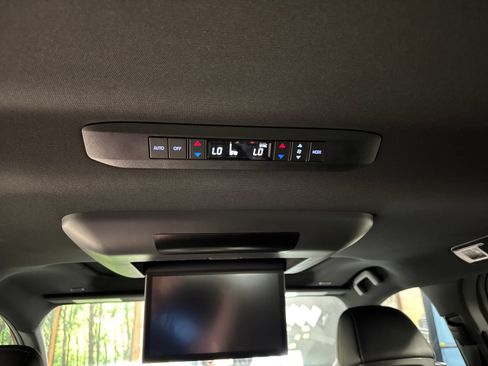 Used 2025 Toyota Sienna XSE w/ XSE Premium Package AWD/4WD image 34