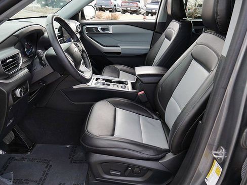 Used 2023 Ford Explorer XLT w/ Equipment Group 202A image 10