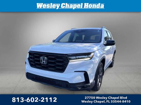 Used 2023 Honda Pilot Sport image 1