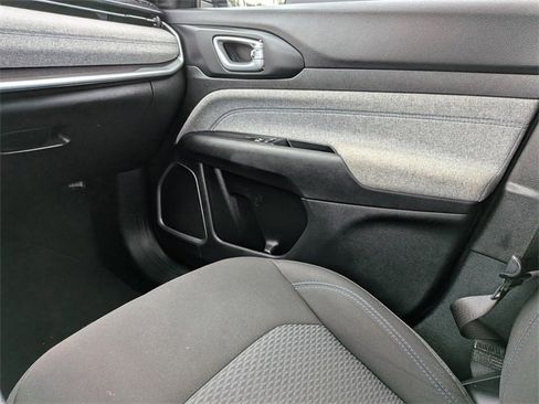 Used 2023 Jeep Compass Sport image 19