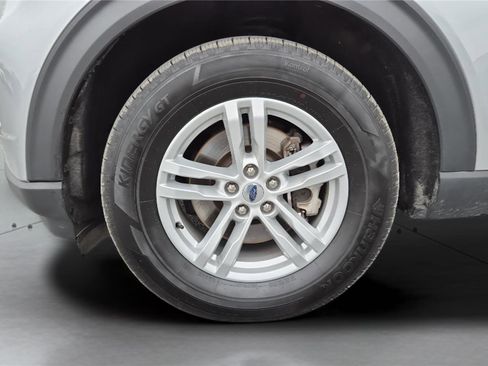 Used 2023 Ford Explorer XLT AWD/4WD image 24
