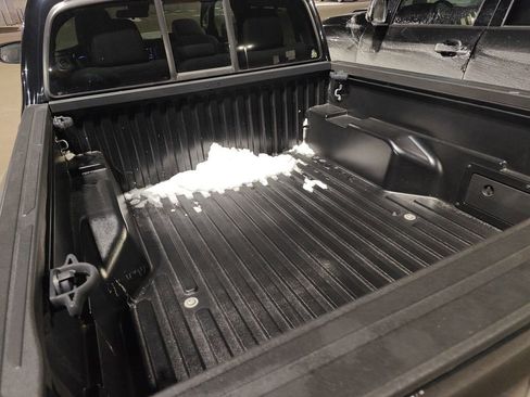 Used 2022 Toyota Tacoma SR image 5