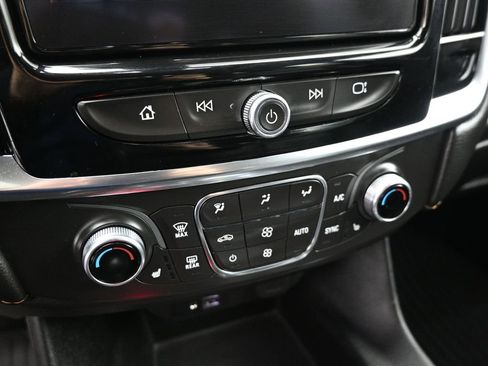 Used 2021 Chevrolet Traverse RS image 17