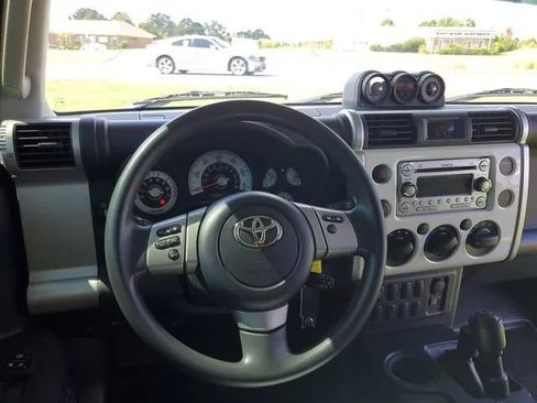 Used 2013 Toyota FJ Cruiser 4WD image 13