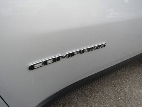 Used 2024 Jeep Compass Latitude AWD/4WD image 32