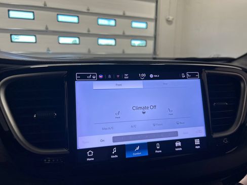 Used 2025 Chrysler Pacifica Select FWD image 23