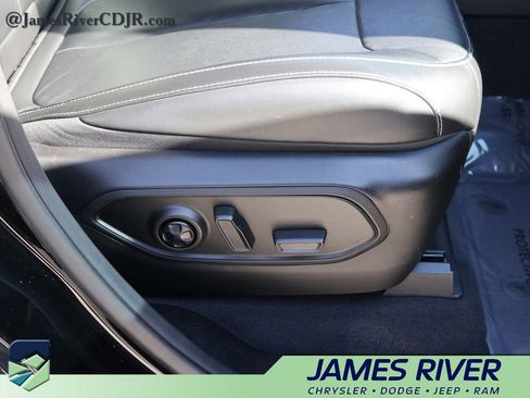 Used 2023 Jeep Grand Cherokee L Limited w/ Black Appearance Package image 10