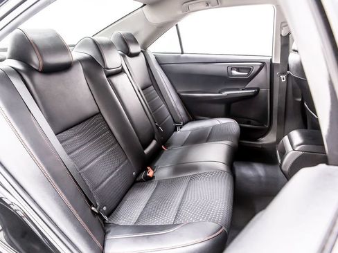 Used 2015 Toyota Camry SE FWD image 35