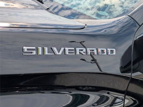 Used 2023 Chevrolet Silverado 1500 LT AWD/4WD image 9