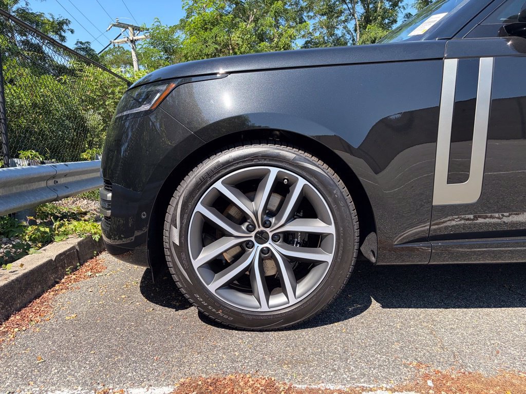 New 2026 Land Rover Range Rover Long Wheelbase SE AWD/4WD image 9