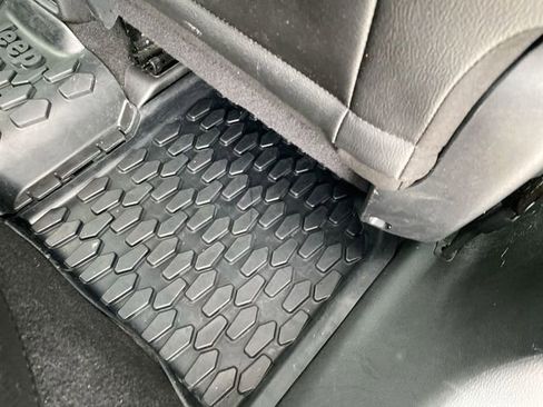 Used 2020 Jeep Compass Limited image 33