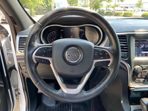 Used 2018 Jeep Grand Cherokee Laredo AWD/4WD image 11