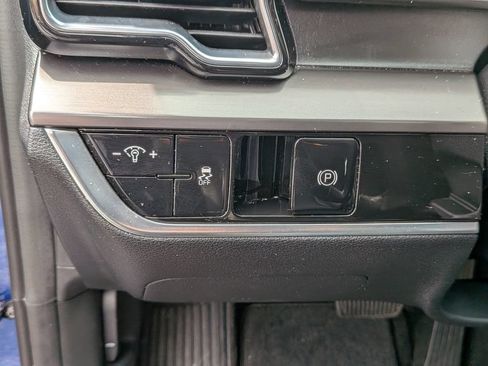 Used 2024 Kia Sportage EX FWD image 21