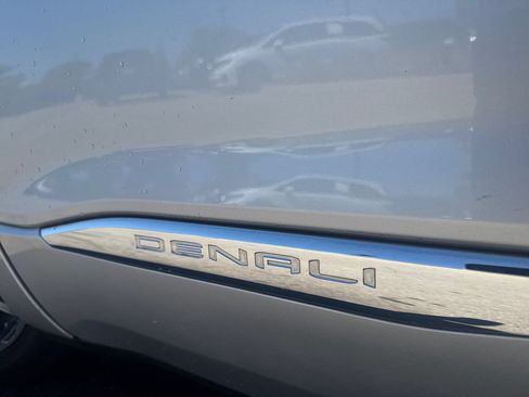 Used 2020 GMC Acadia Denali AWD/4WD image 32