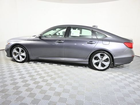 Used 2018 Honda Accord Touring image 3