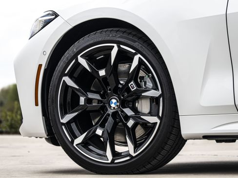 Used 2025 BMW 430i Coupe w/ M Sport Package image 32