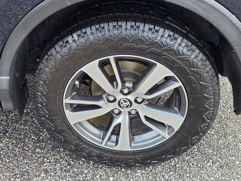 Used 2018 Toyota RAV4 XLE image 36