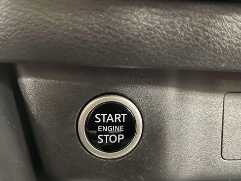 Used 2023 Nissan Rogue SV AWD/4WD image 29