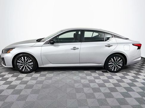 Used 2024 Nissan Altima 2.5 SV FWD image 7