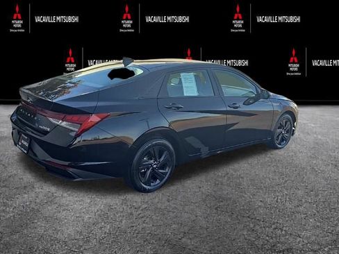 Used 2023 Hyundai Elantra Blue FWD image 4