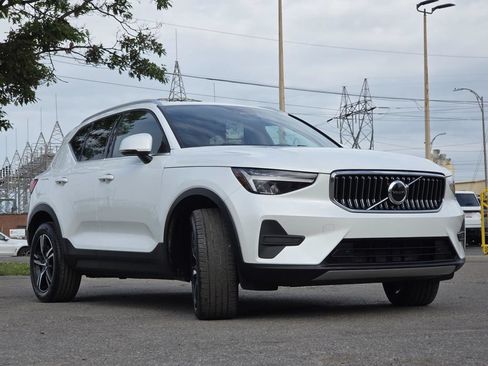 Used 2024 Volvo XC40 B5 Core AWD/4WD image 14