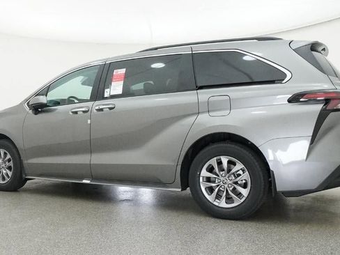 New 2026 Toyota Sienna XLE image 20