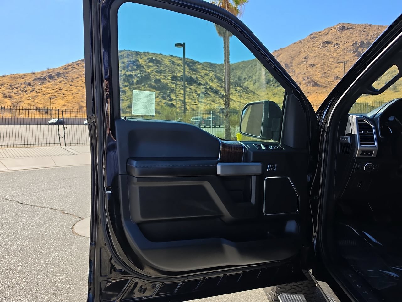 Used 2016 Ford F150 Platinum w/ Equipment Group 701A Luxury AWD/4WD image 23