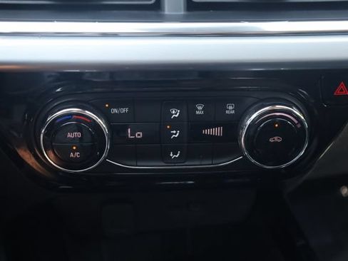 Used 2025 Chevrolet Trax LT FWD image 20