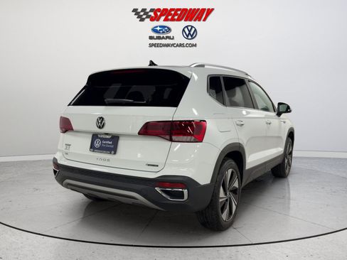 Certified 2024 Volkswagen Taos SE w/ Panoramic Sunroof Package AWD/4WD image 6