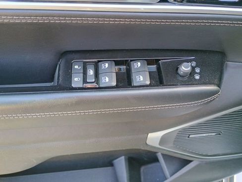 Used 2022 Jeep Wagoneer Series II AWD/4WD image 23