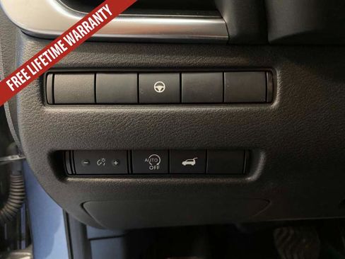 Used 2025 Nissan Rogue SV AWD/4WD image 36