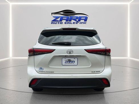 Used 2021 Toyota Highlander XLE AWD/4WD image 6
