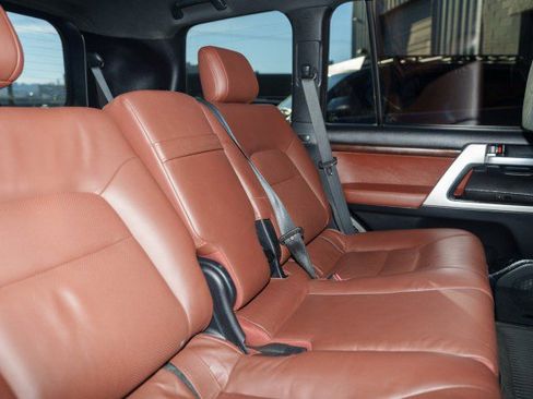 Used 2016 Toyota Land Cruiser image 19