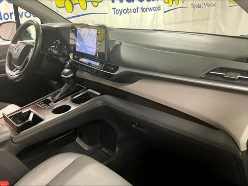 Used 2024 Toyota Sienna XLE image 14