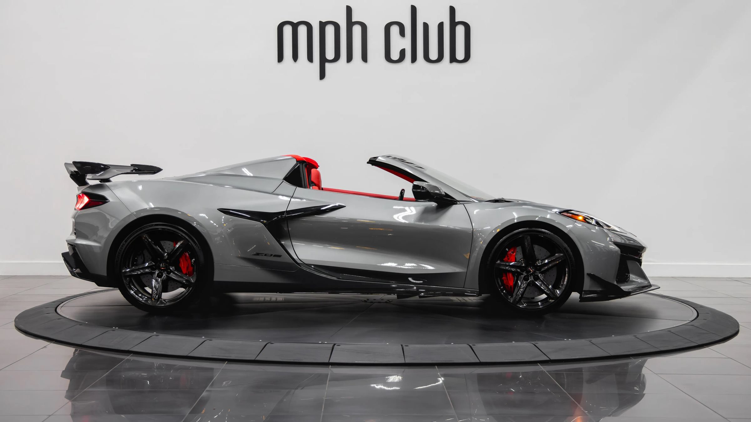 Used 2024 Chevrolet Corvette Z06 w/ Z07 Performance Package RWD image 18