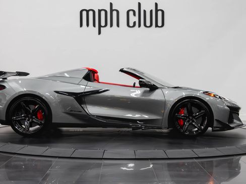 Used 2024 Chevrolet Corvette Z06 w/ Z07 Performance Package RWD image 18