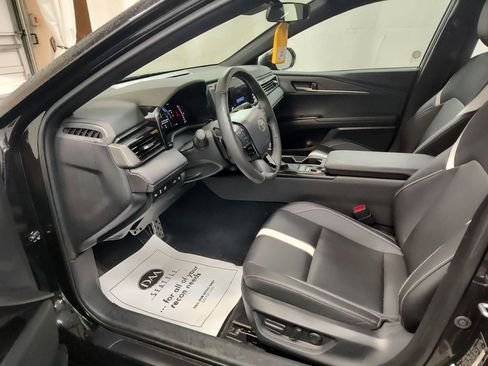 Certified 2025 Toyota Camry SE image 3