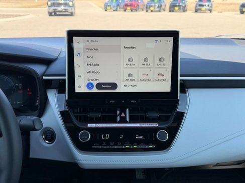 Used 2025 Toyota Corolla SE w/ SE Premium Package image 30