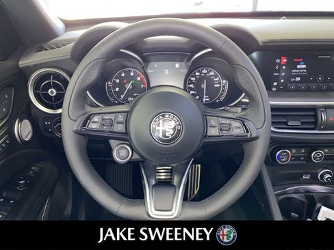 Used 2023 Alfa Romeo Stelvio Ti AWD/4WD image 7