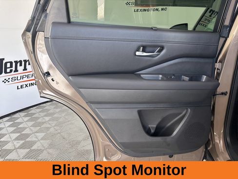 Used 2025 Nissan Pathfinder Platinum w/ Cargo Package AWD/4WD image 26