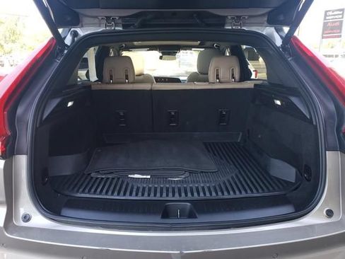 Used 2024 Cadillac XT4 Luxury w/ Cold Weather Package AWD/4WD image 5