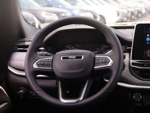 Used 2025 Jeep Compass Latitude w/ Sun & Sound Group AWD/4WD image 23