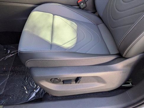 New 2026 Volkswagen Tiguan SE R-Line image 4