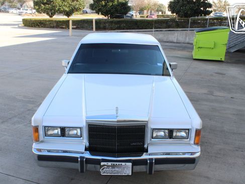 Used 1989 Lincoln Town Car image 20