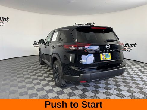 Used 2025 Nissan Rogue SV image 9