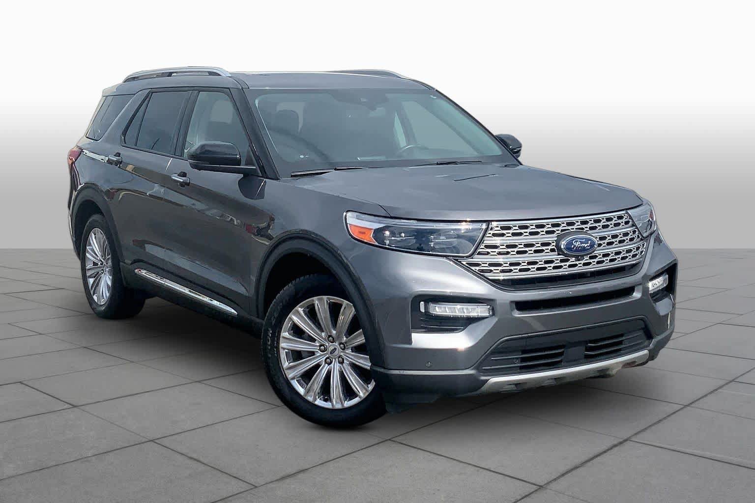 Used 2022 Ford Explorer Limited w/ Equipment Group 301A RWD image 3