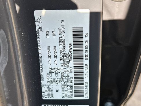 Certified 2025 Toyota Tacoma TRD Sport AWD/4WD image 27