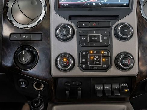 Used 2015 Ford F250 Platinum w/ FX4 Off-Road Package image 27