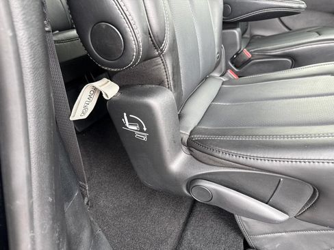 Used 2025 Chrysler Pacifica Select FWD image 37