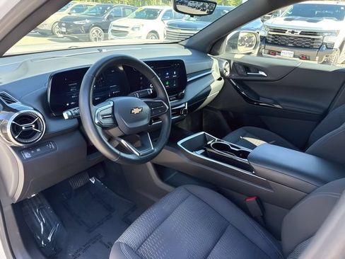Used 2025 Chevrolet Equinox LT w/ Safety and Technology Package FWD image 12
